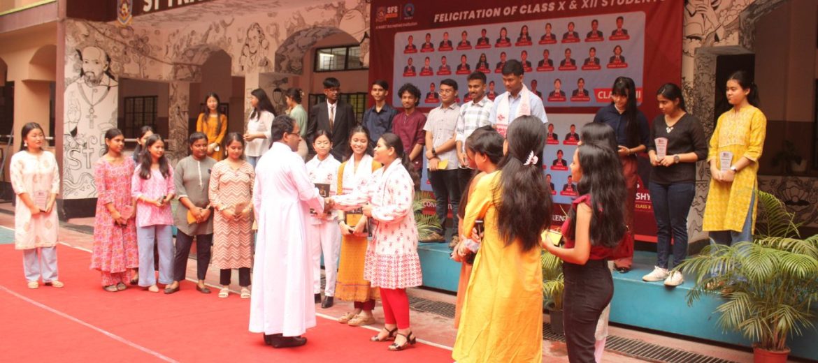 Felicitation-ceremony-of-cbse-toppers