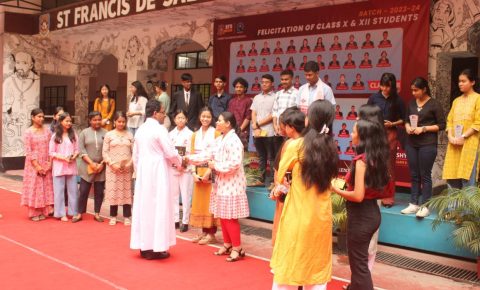 Felicitation-ceremony-of-cbse-toppers